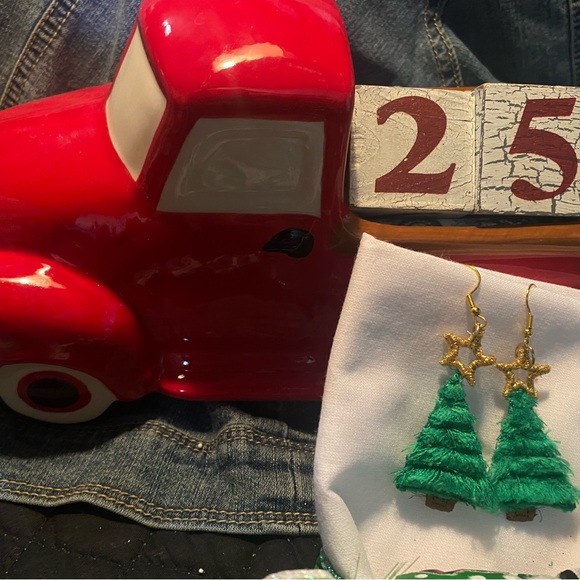 Christmas Tree Fringe Freestanding Lace Dangling Earrings - Picture 3 of 3